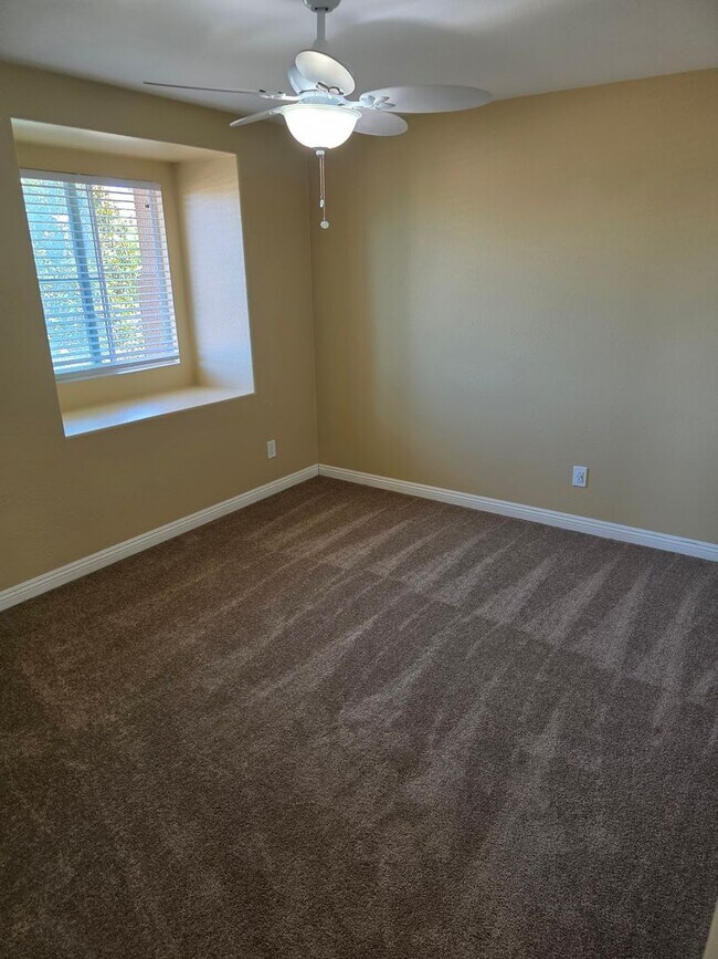 Building Photo - Crowne Hill 3 Bedroom Home
