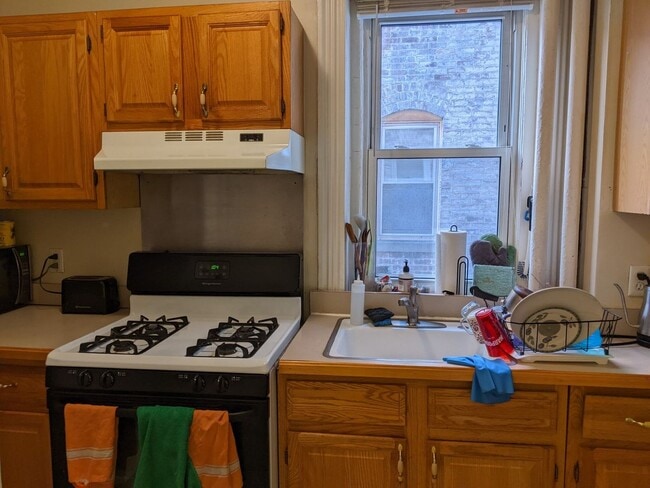 Building Photo - Amazing 3 bed in Coolidge Corner...