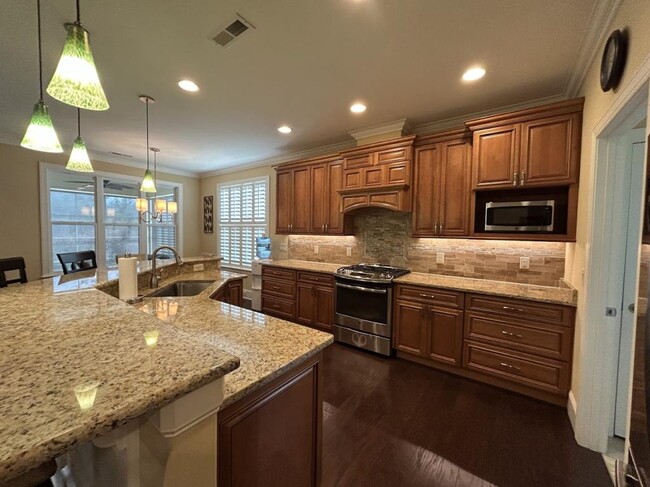 Building Photo - 2345 Azalea Pointe NE