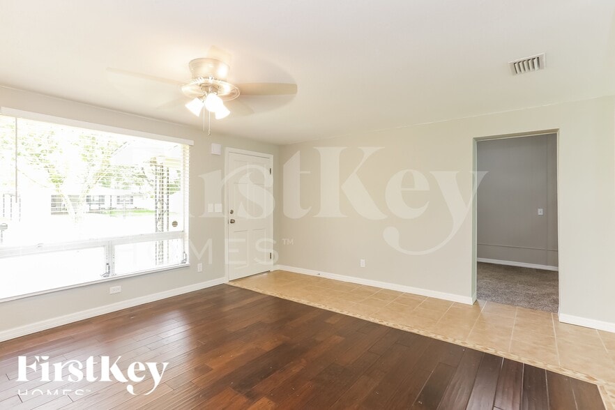 Building Photo - 447 W Clermont Dr