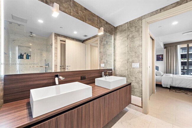 Building Photo - 1000 Brickell Plaza