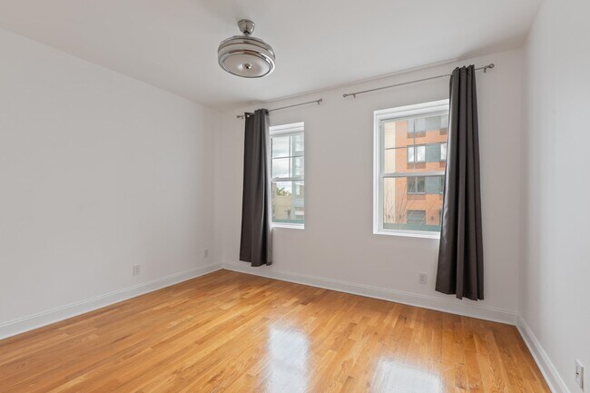 Building Photo - 85 Broadway