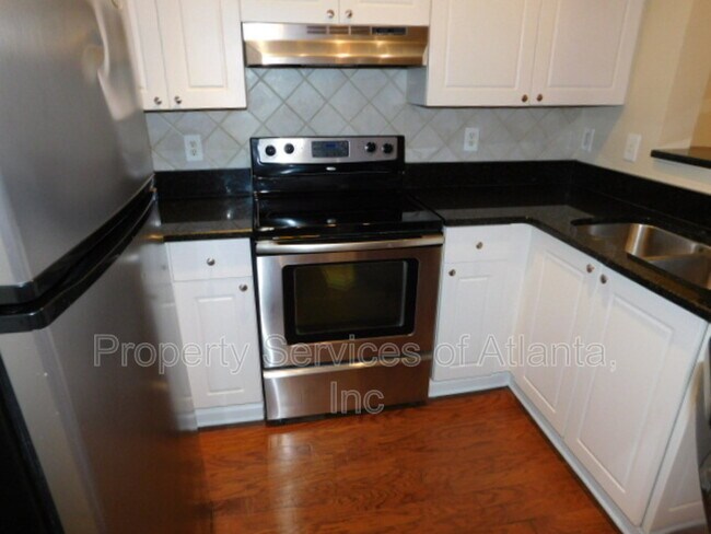 Building Photo - 5559 Glenridge Dr