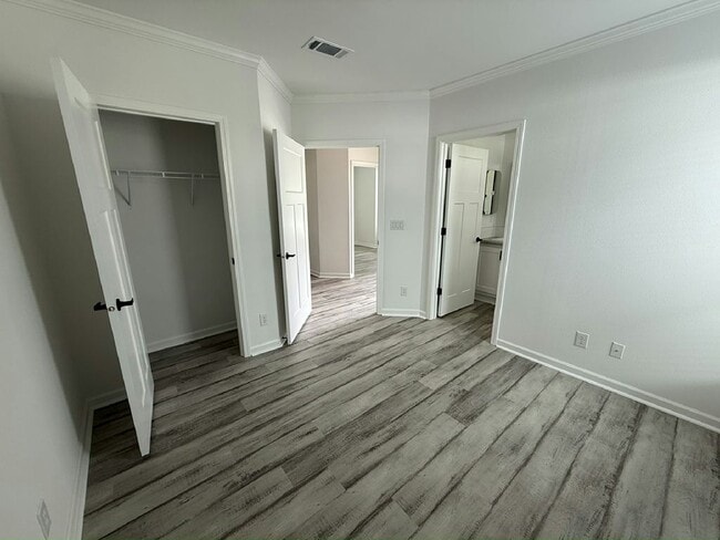 Building Photo - 3638 Vine Trl