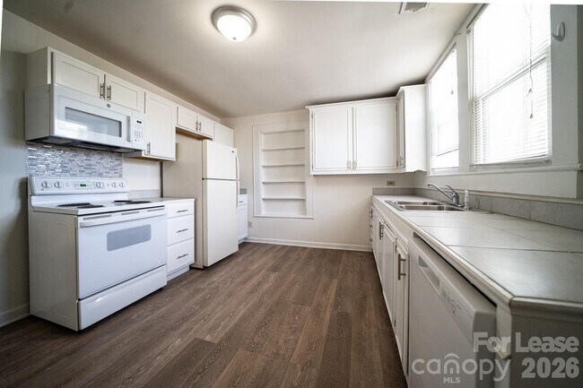 Building Photo - 405 N Main St