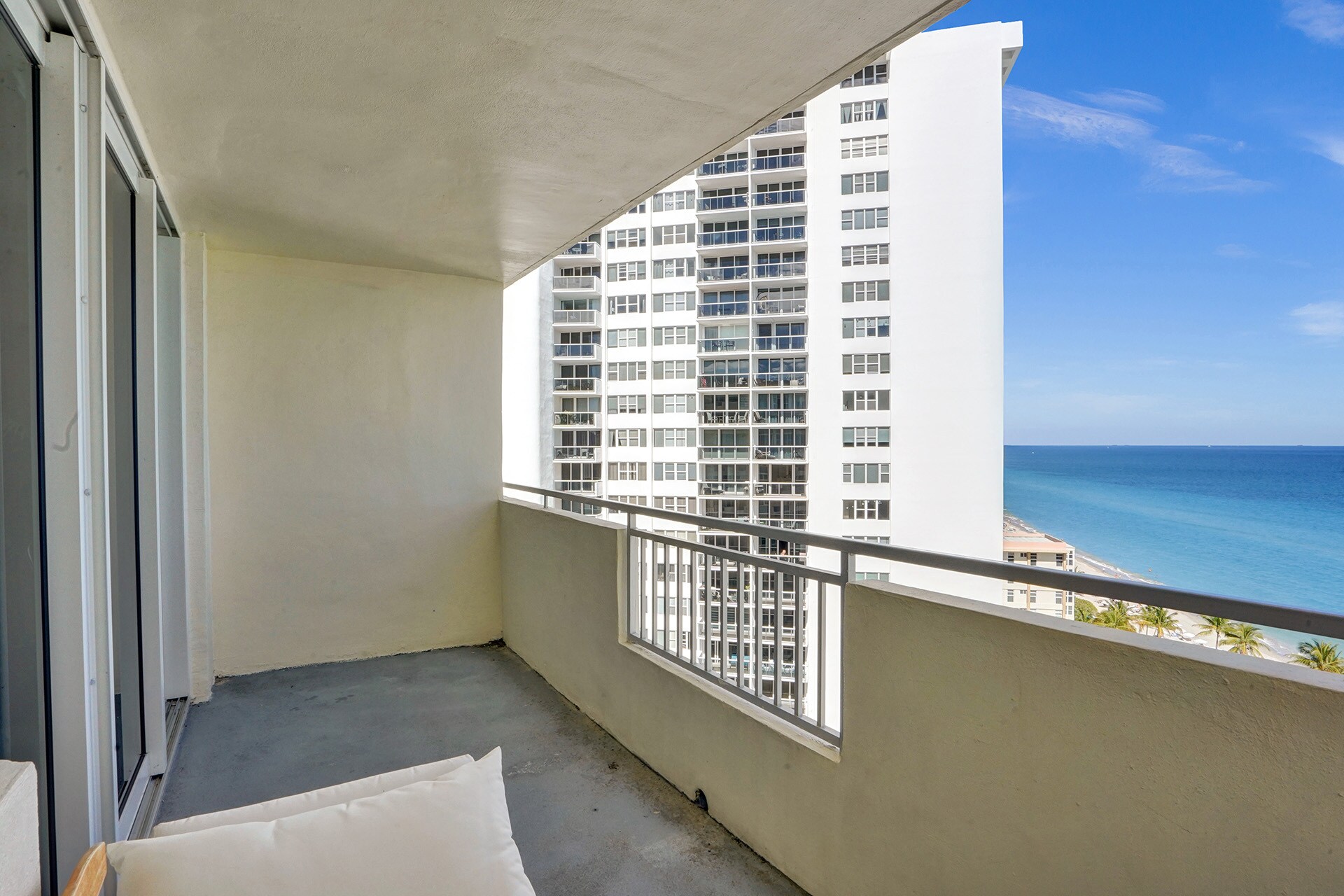 Building Photo - 3180 S Ocean Dr