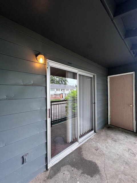 Building Photo - Charming 2-Bed Oasis with Full Bath on SE Division - 836 Sq. Ft. of Portland Comfort!