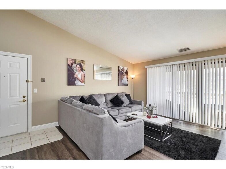 Building Photo - 3800 Rosemont Blvd