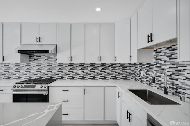 Building Photo - 1642 Taraval St