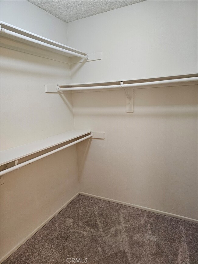 Building Photo - 25671 Le Parc Unit 9
