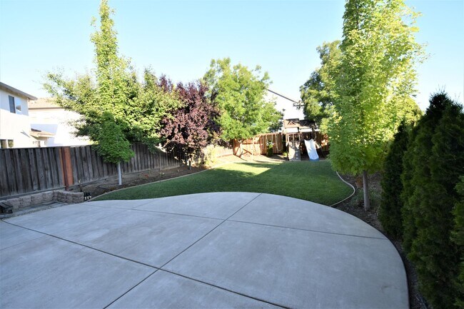 Building Photo - 3814 Black Butte Rd