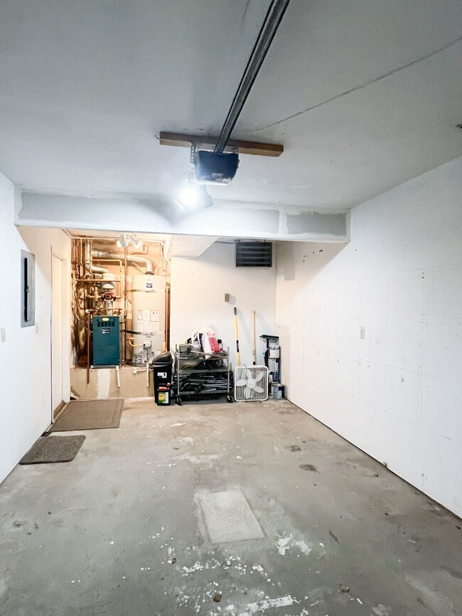 Building Photo - 3811 Resurrection Dr