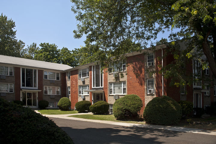 Primary Photo - Evergreen Apartments