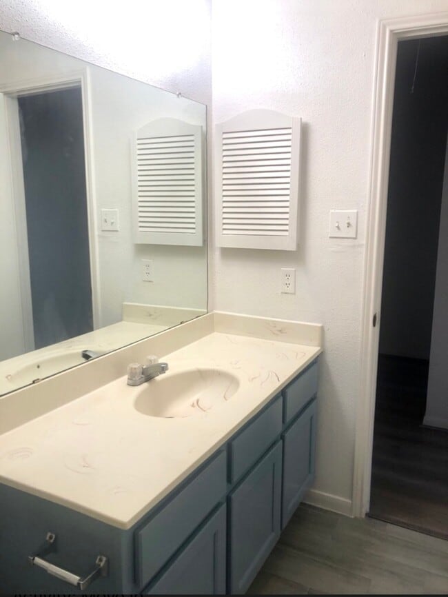 Building Photo - 6456 Kentwick Dr