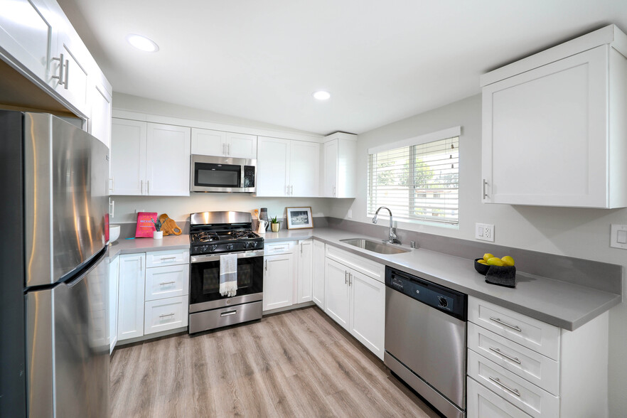 Chefs Kitchen with All Stainless Steel Appliances - Pacific West Villas