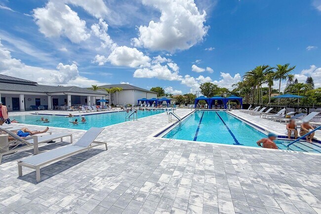 Building Photo - 5910 Via Delray Blvd