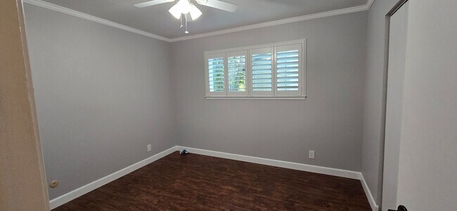 Building Photo - 415 Sutton Pl