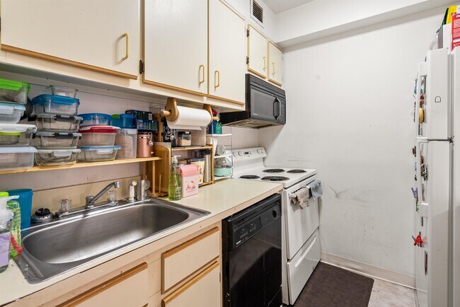 Building Photo - 43-49-49 Van Wagenen Ave