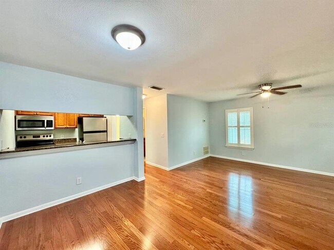 Building Photo - 5440 S MacDill Ave