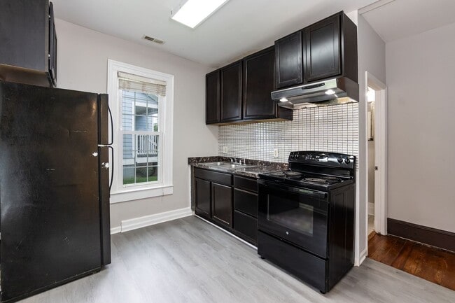 Building Photo - Three Bedroom Home!