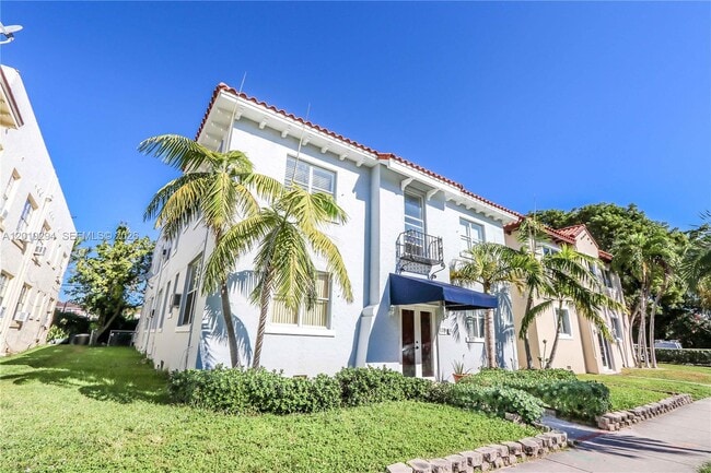 Building Photo - 119 Menores Ave