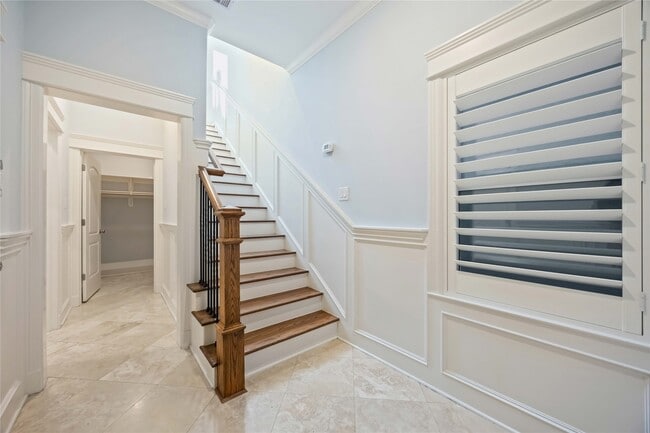 Building Photo - 609 Rutland St