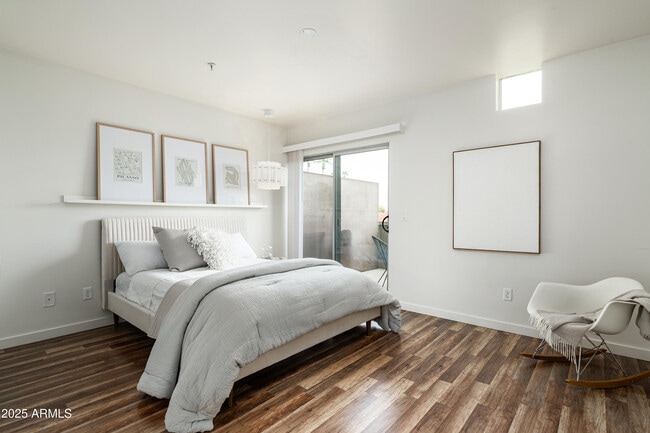 Building Photo - 1111 W University Dr