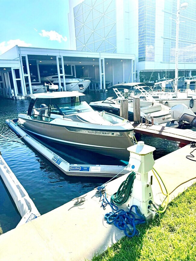 Building Photo - 1490 SE 15th St