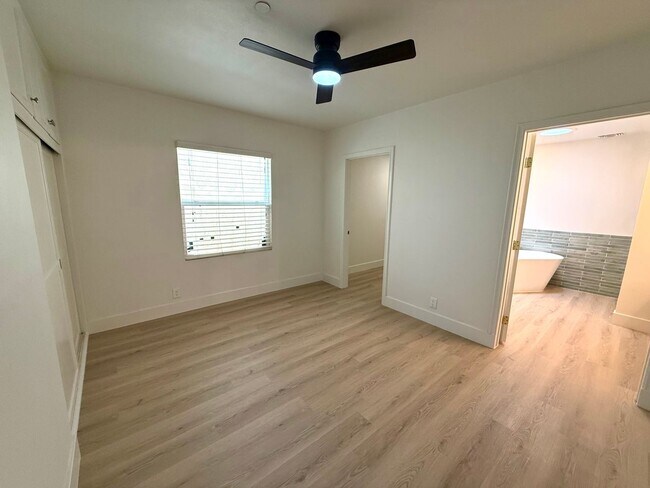 Building Photo - 3714 Fairway Dr