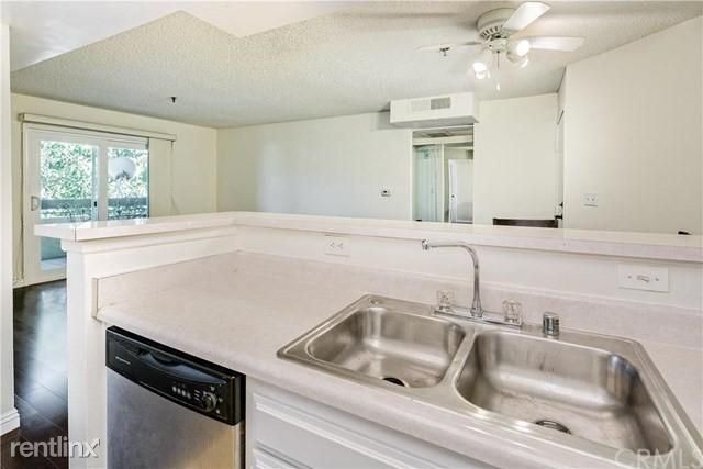 Building Photo - 2 br, 2 bath Condo - 64 N Mar Vista Ave