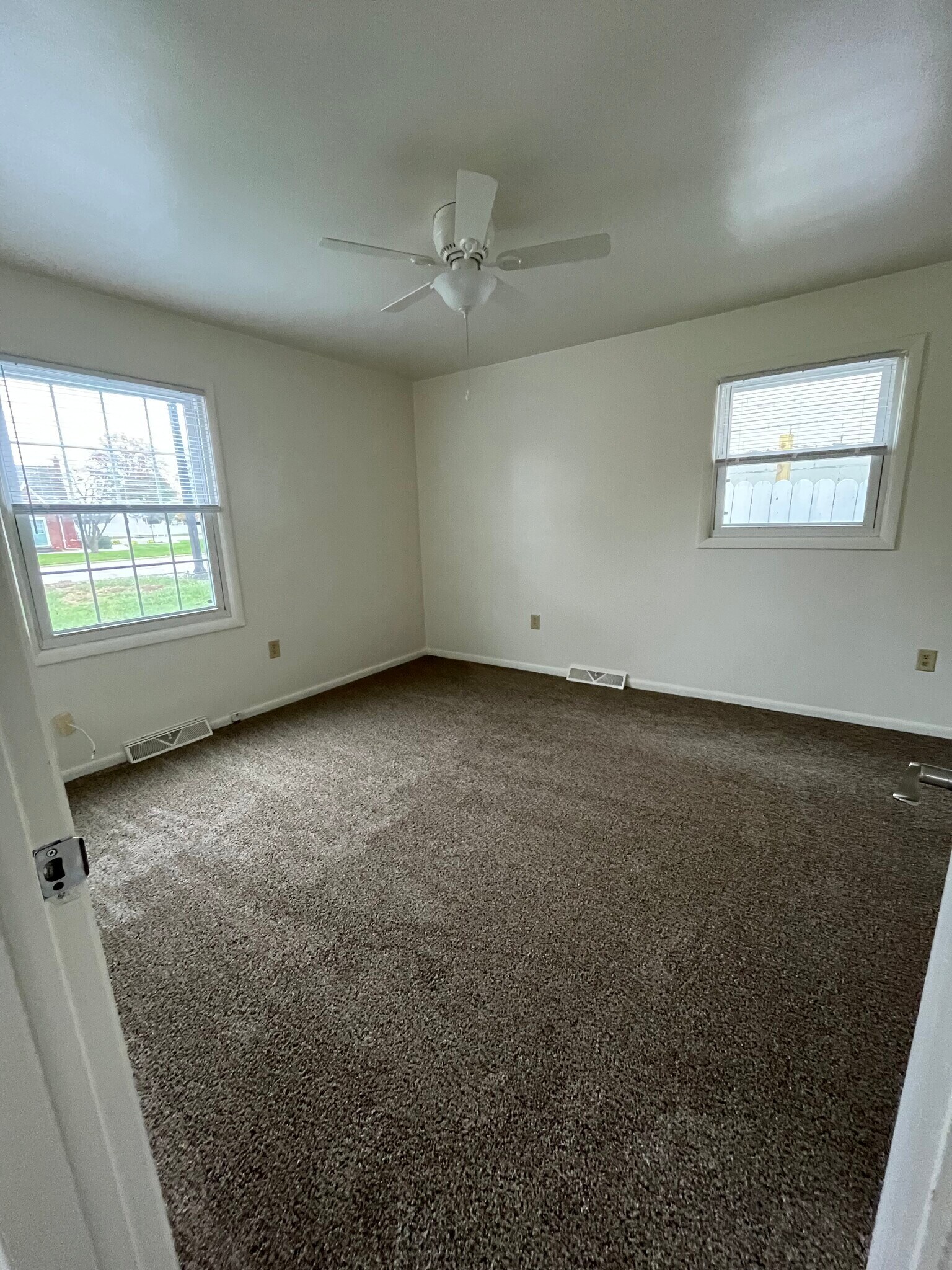 Bedroom - 4052 W Lake Rd