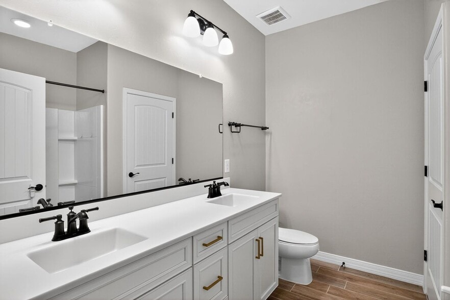 Building Photo - 13861 E Red Oaks Dr