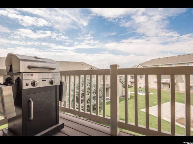 Building Photo - Lovely Townhome Conveniently Located Near ...