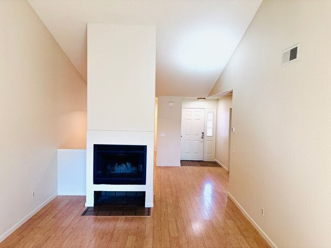 Building Photo - House like 2bed/1.5 Bath Condo with Spacious Corner Yard and 2 Car Garage