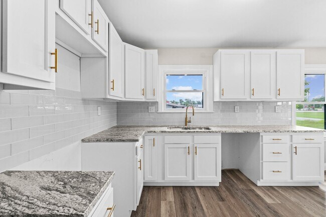 Building Photo - For Sale or Rent – Fully Renovated Stone R...