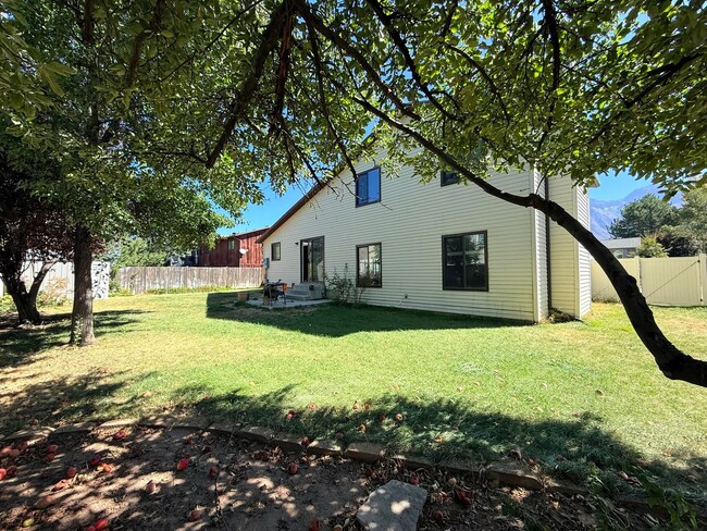 Building Photo - Newly Updated 4-Bedroom Home in Sandy!