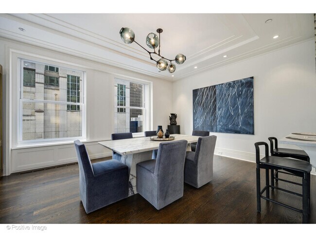 Building Photo - 159 E Walton Pl