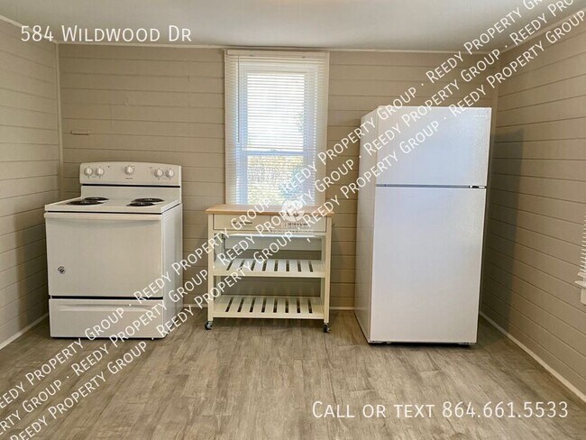 Building Photo - 584 Wildwood Dr