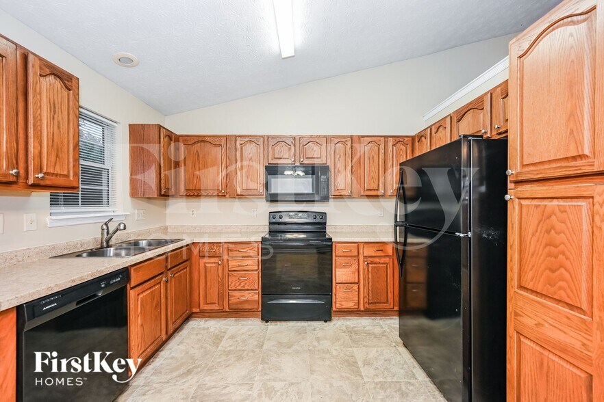 Building Photo - 3 Bobwhite Ct