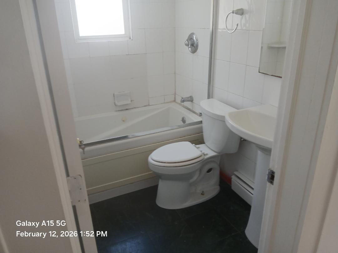 Building Photo - 158 Seeley Ave