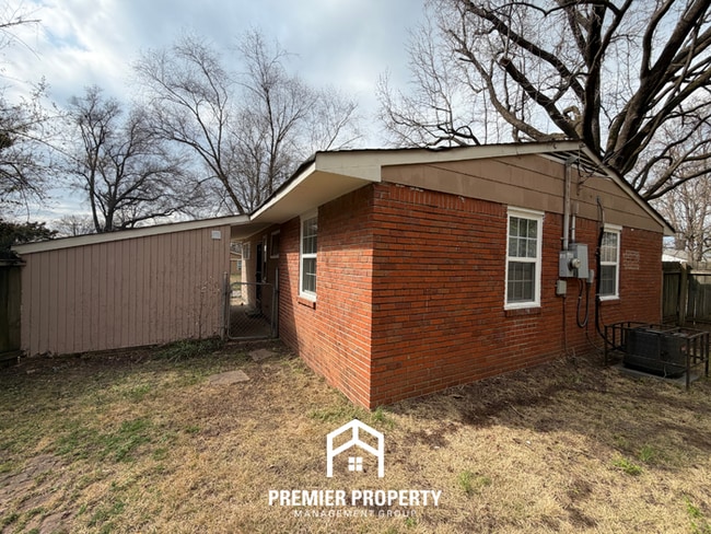 Building Photo - Cozy 3BR Memphis Home with Fenced Yard, Bright Living Space & Convenient Layout