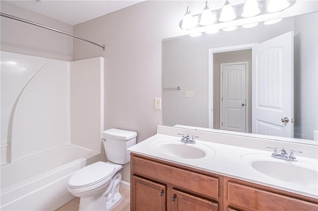 Building Photo - 2668 Lake Manor Circle