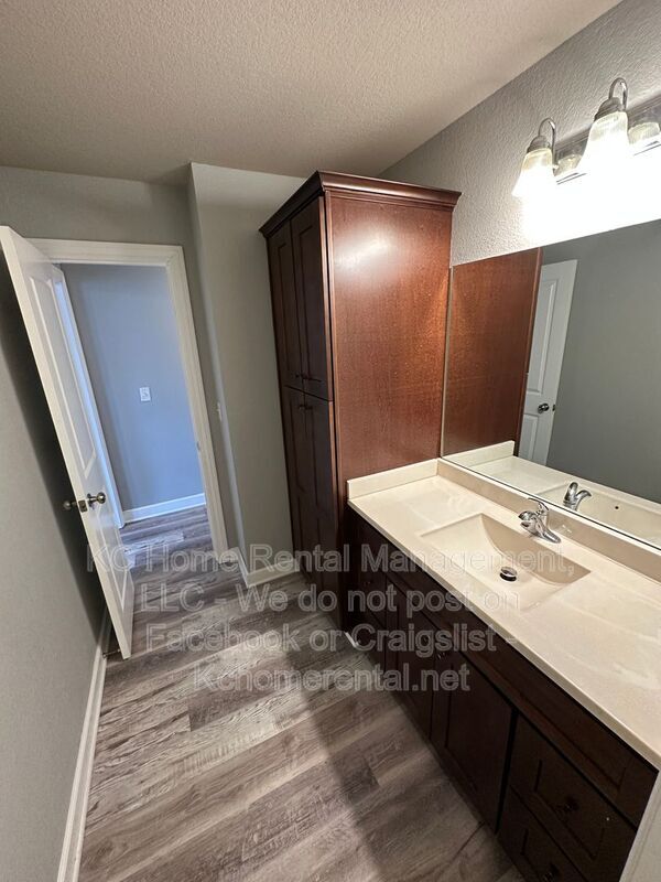 Building Photo - 10536 Kane Dr