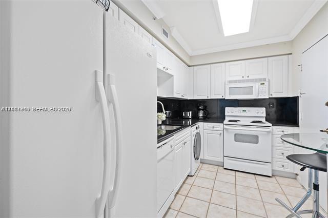 Building Photo - 2501 S Ocean Dr