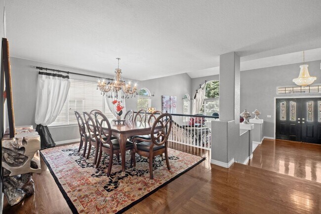 Building Photo - 2062 Hyacinth Rd