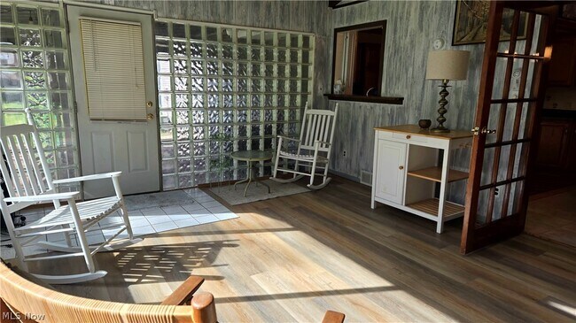 Building Photo - 2319 Green Acres Dr