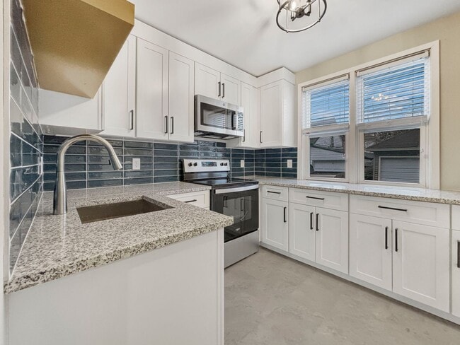 Building Photo - 2725 Dupont Ave S