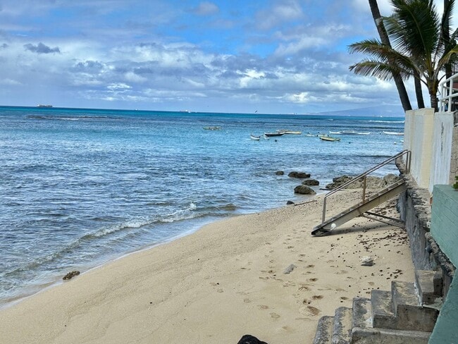 Building Photo - Tropic Seas one bdrm., one bath apartment, Oceanfront property, by Diamond Head and Kapiolani Park!