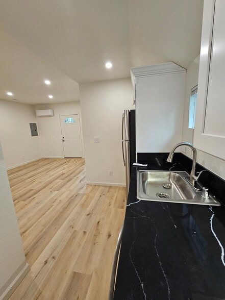 Building Photo - 439 Neal St