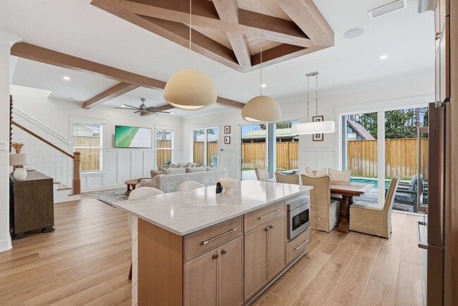 Building Photo - 304 Palm Beach Dr